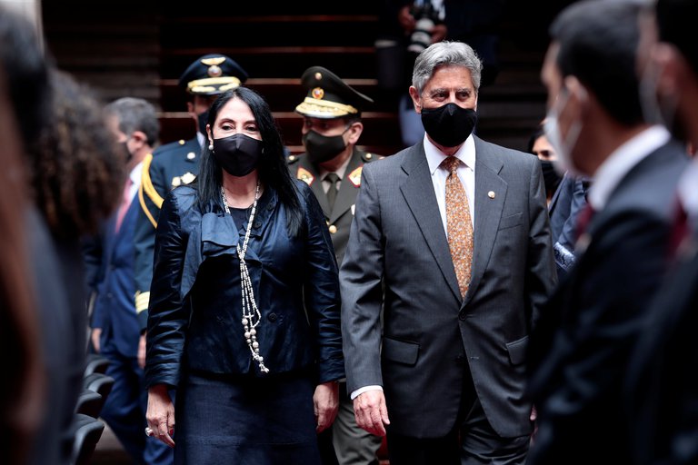Cómo fue el “Vacunagate” que le costó el puesto a dos ministras y a más 100 funcionarios en Perú