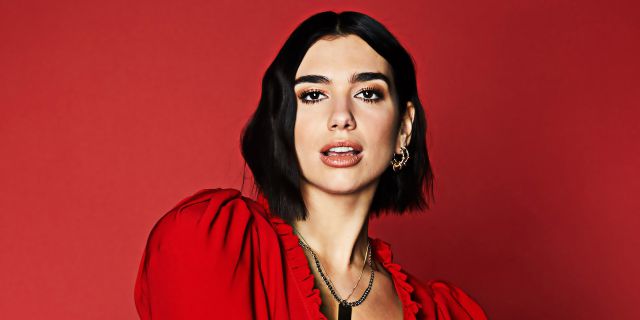 Dua Lipa y una divertida caída en su último video de TikToK