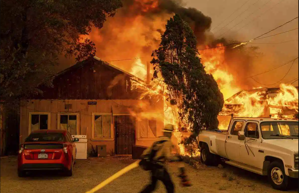 Olas de incendios forestales azotan los Estados Unidos