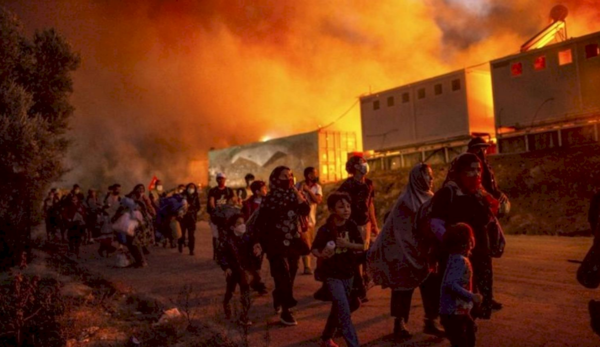 Grecia: un campamento de refugiados para inmigrantes fue destruido por un incendio