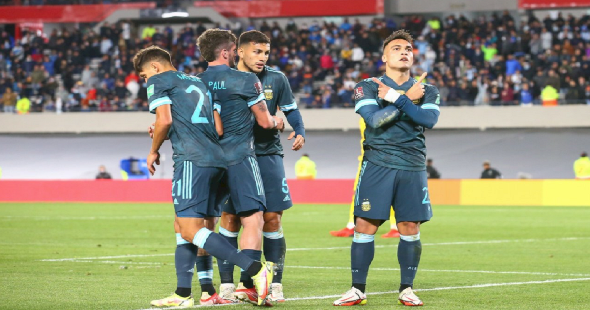 Argentina venció a Perú y está cada vez más cerca del Mundial