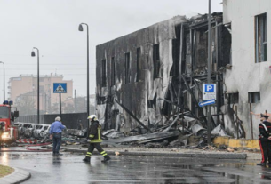 Italia: Un avión privado se estrelló contra un edificio
