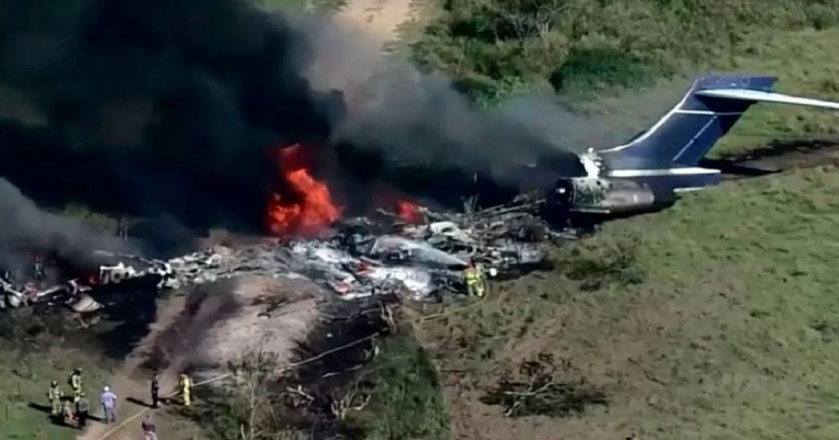 Un avión con 21 personas a bordo se estrelló en Houston, todas sobrevivieron