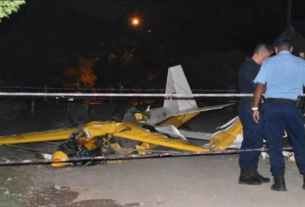 Una avioneta de acrobacia intentaba realizar un corazón y terminó estrellada