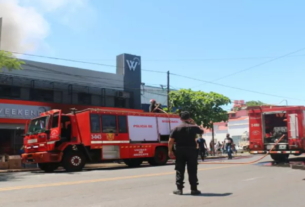 Se incendió un local de náutica y camping sobre avenida Uruguay de Posadas