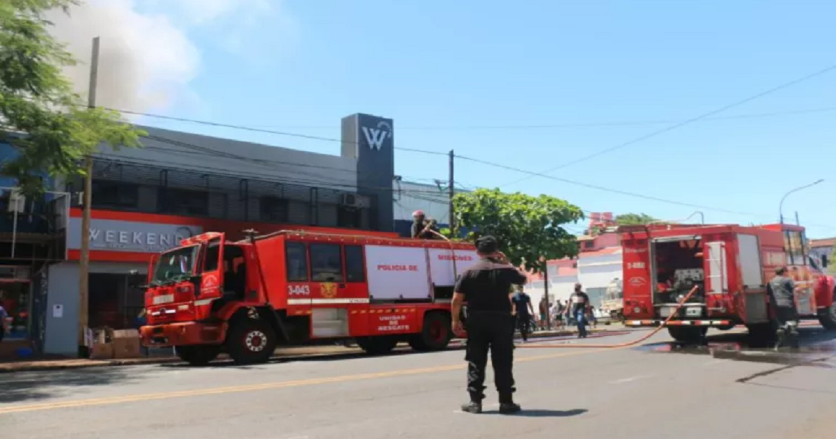 Se incendió un local de náutica y camping sobre avenida Uruguay de Posadas