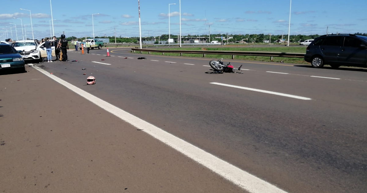 Triple choque dejó un motociclista fallecido en plena fila para cruzar a Encarnación