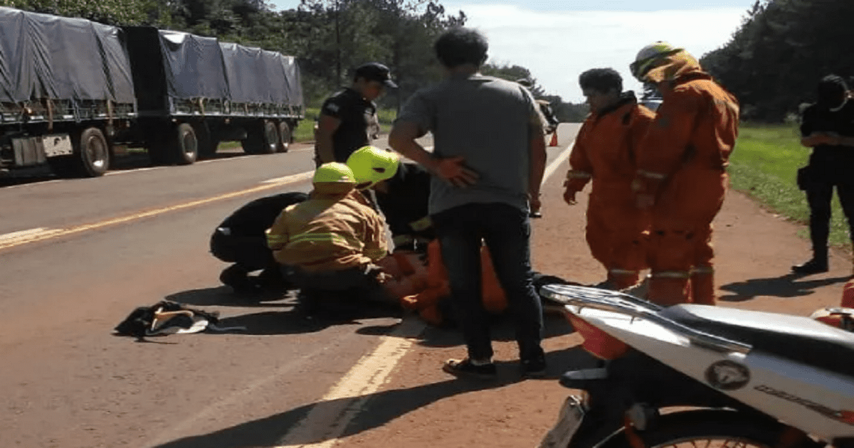 Puerto Libertad: Una pareja de motociclistas despistó y sufrió heridas leves