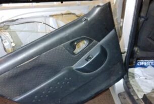 Dos Paraguayos fueron detenido cuando intentaban esconder botellas de combustible en las puertas de un auto
