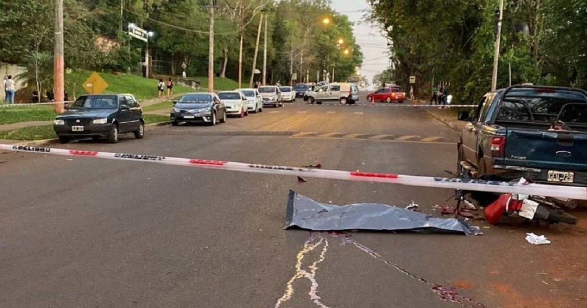 Puerto Iguazú un motociclista falleció al chocar contra una camioneta estacionada