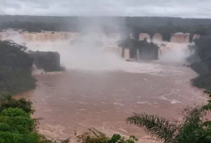 Cataratas se encuentra cerrado por la crecida del río Iguazú