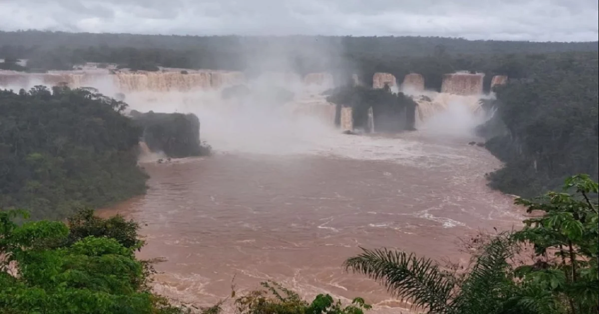 Cataratas se encuentra cerrado por la crecida del río Iguazú