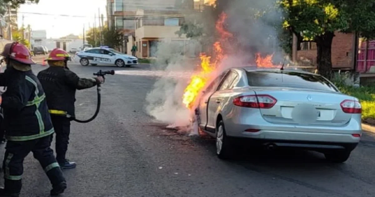 Posadas: Se prendió fuego el auto cuando intentó ponerlo en marcha