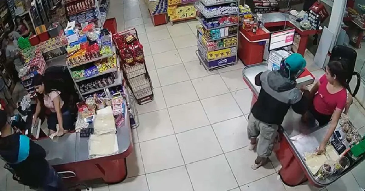 Bernardo de Irigoyen: delincuentes armados asaltaron un supermercado