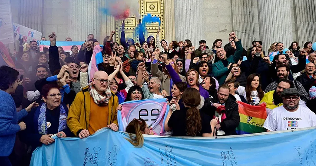 El congreso de España aprobó el libre cambio de género a partir de los 16 años