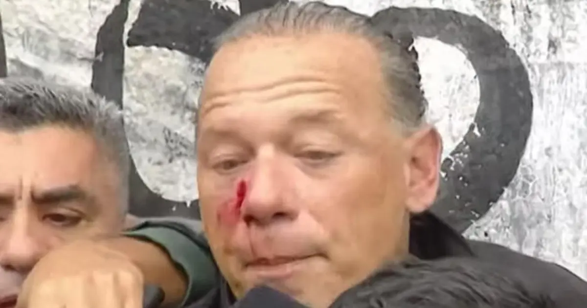 Sergio Berni fue agredido en medio de una protesta de colectiveros