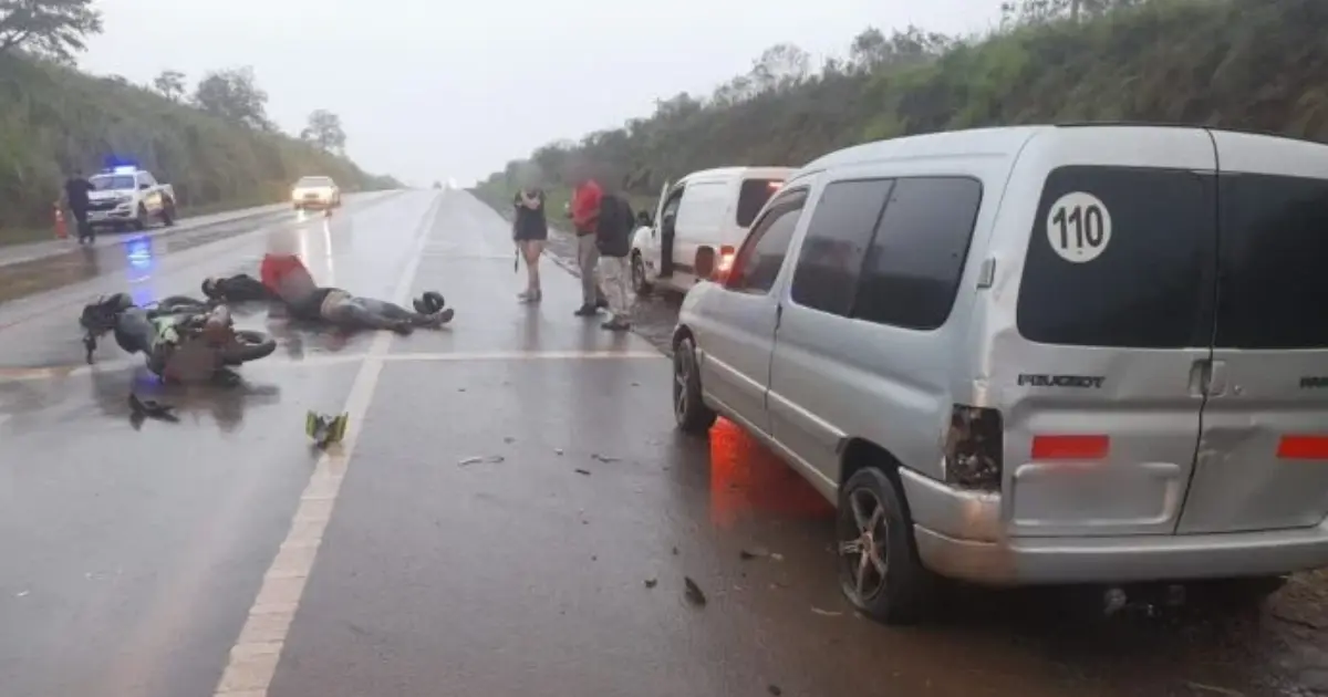 Dos heridos en un choque entre una moto y un auto en Guaraní