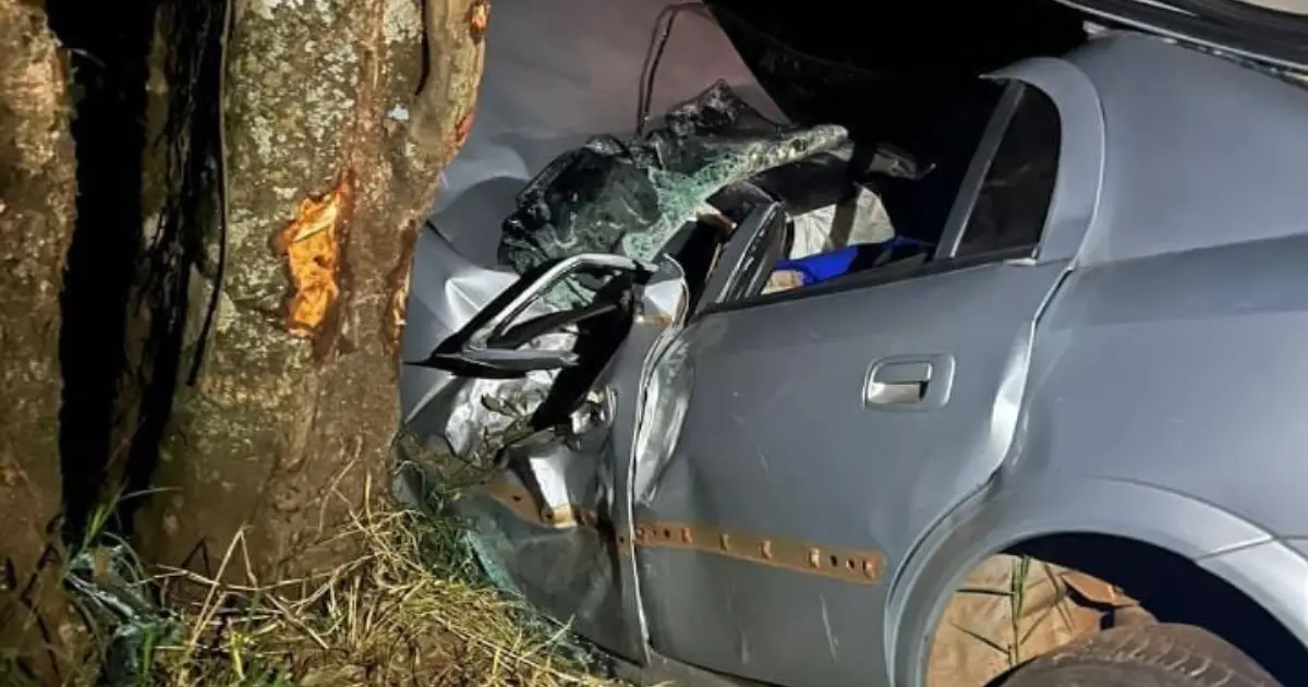 Un conductor falleció y su acompañante está grave luego de sufrir un despiste en San Vicente